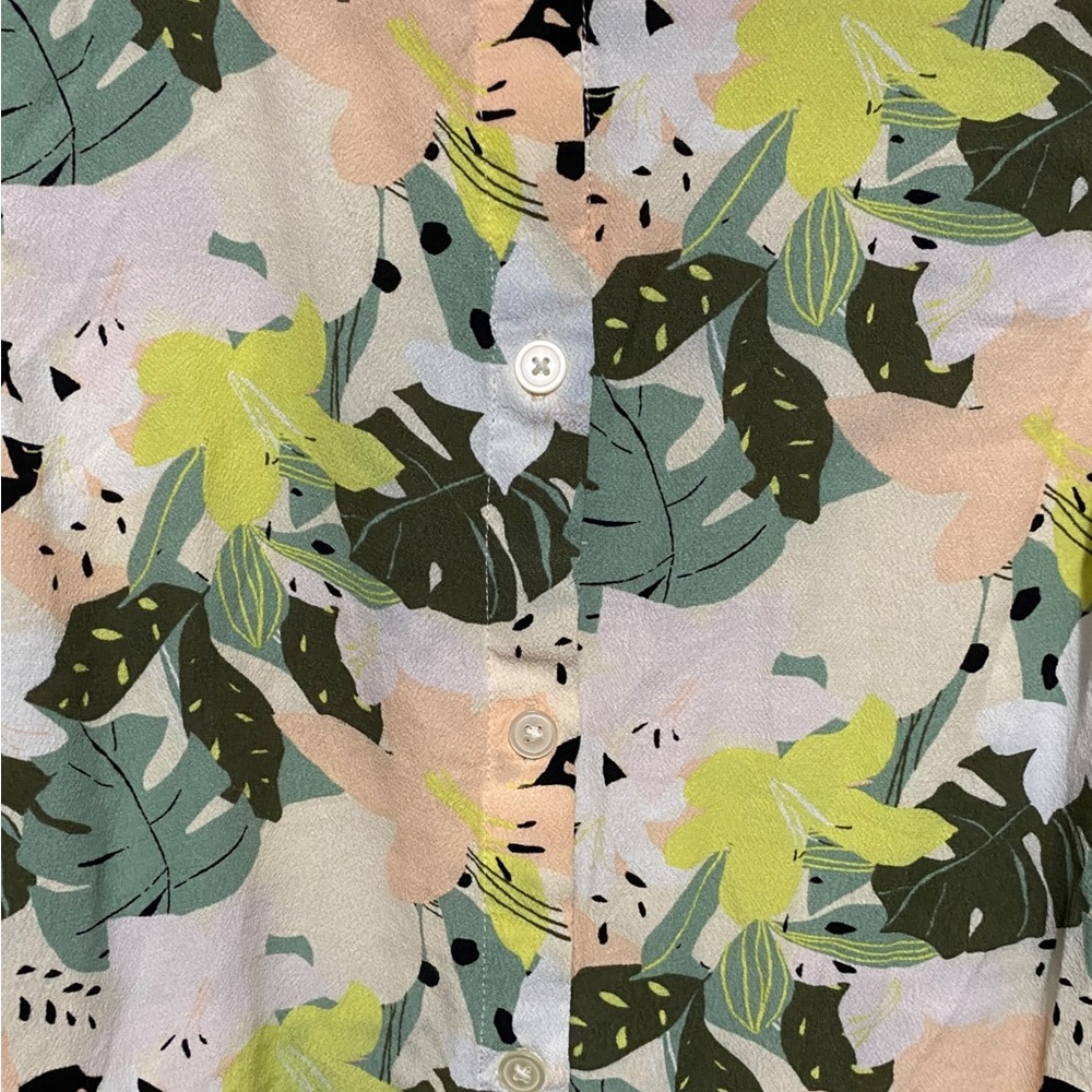 Loft Tropical Button Back Peplum Shell - image 6